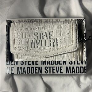 🆕 Steve Madden White Wallet
